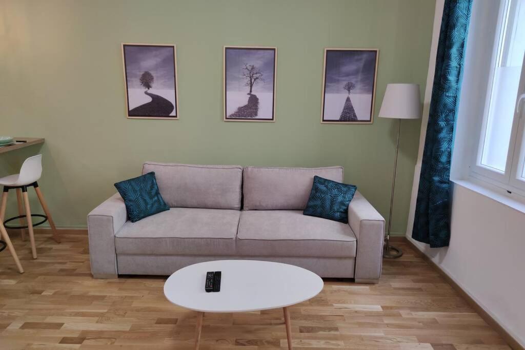 Apartmán Joli T2 Proche Vieux-Port, Terrasses Du Port Et Metro Joliette Marseille Exteriér fotografie